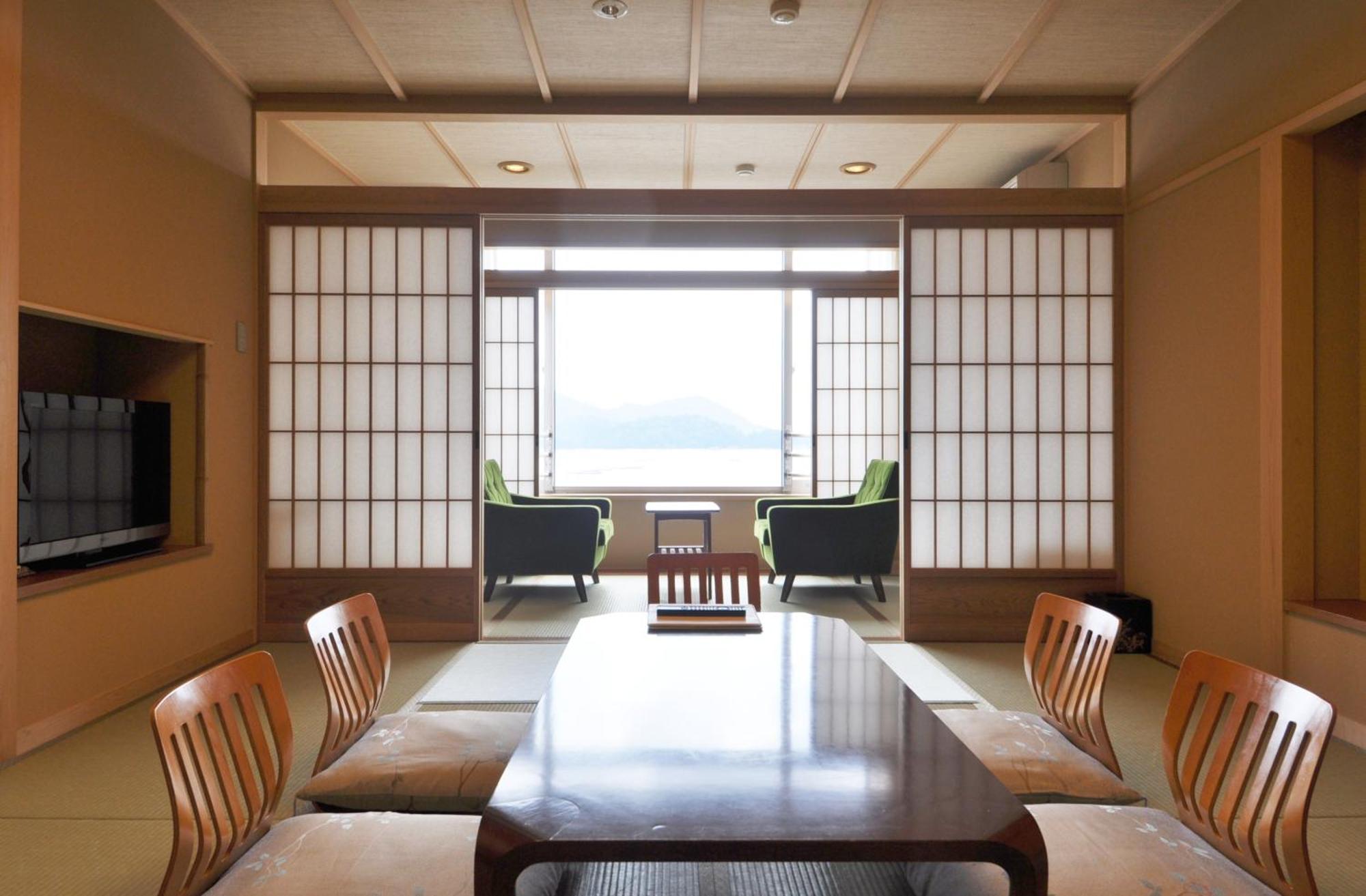 Miyahama Grand Hotel Hatsukaichi Buitenkant foto