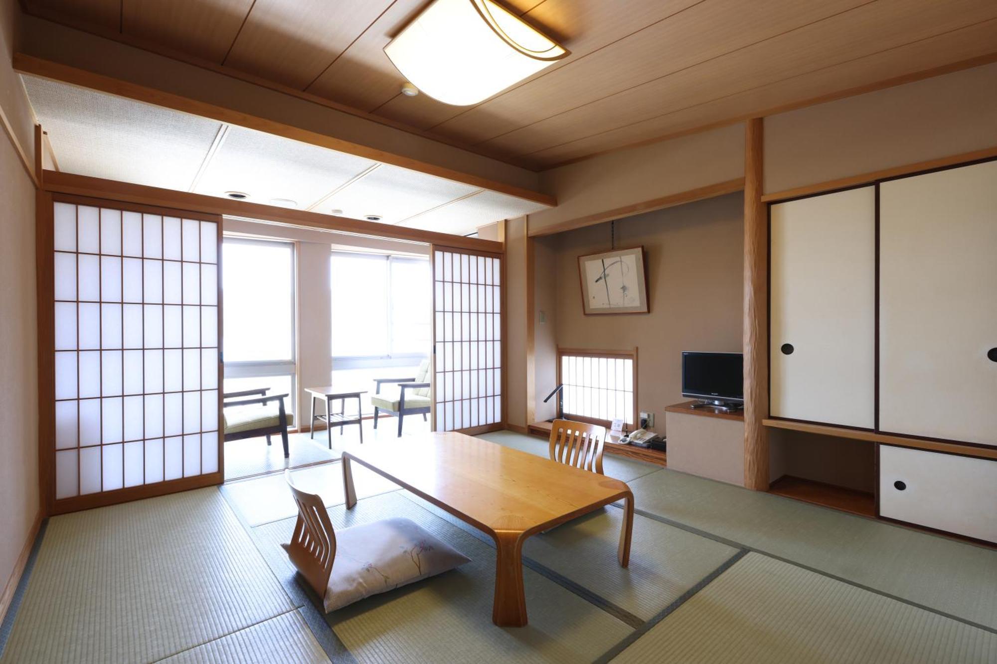 Miyahama Grand Hotel Hatsukaichi Buitenkant foto