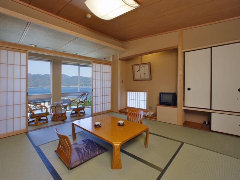 Miyahama Grand Hotel Hatsukaichi Buitenkant foto